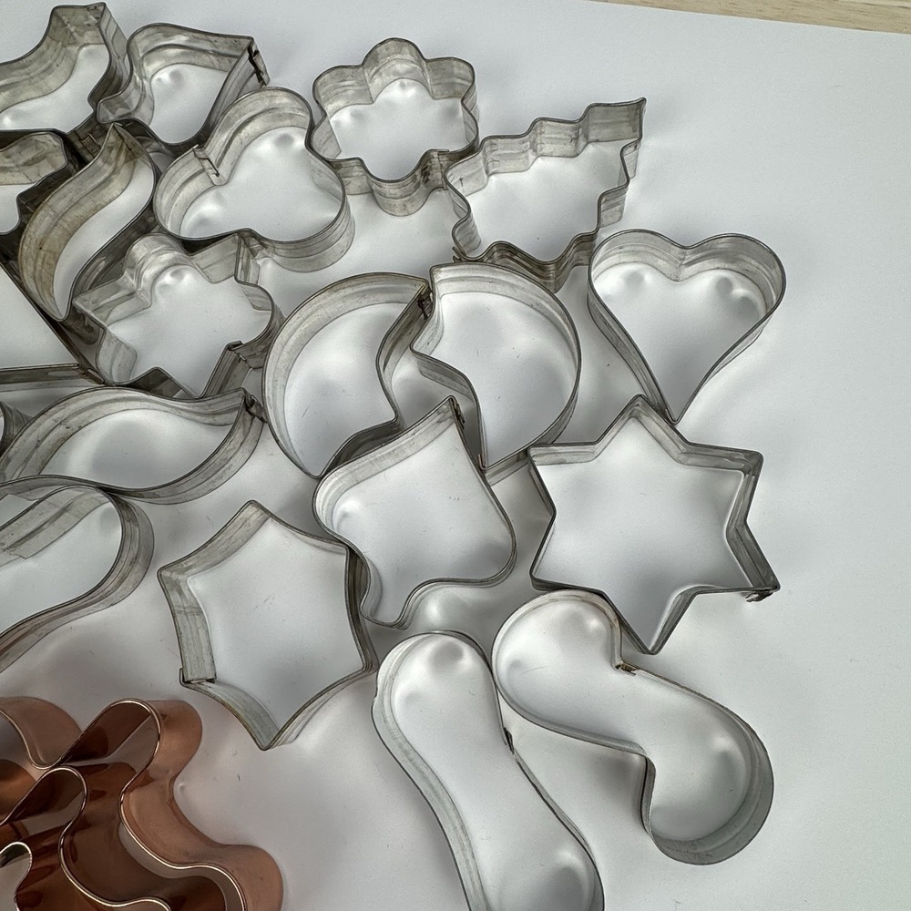 VTG Metal Cookie Cutters Crafts Set (26) Christmas Shapes Gingerbread Man - Picture 4 of 7
